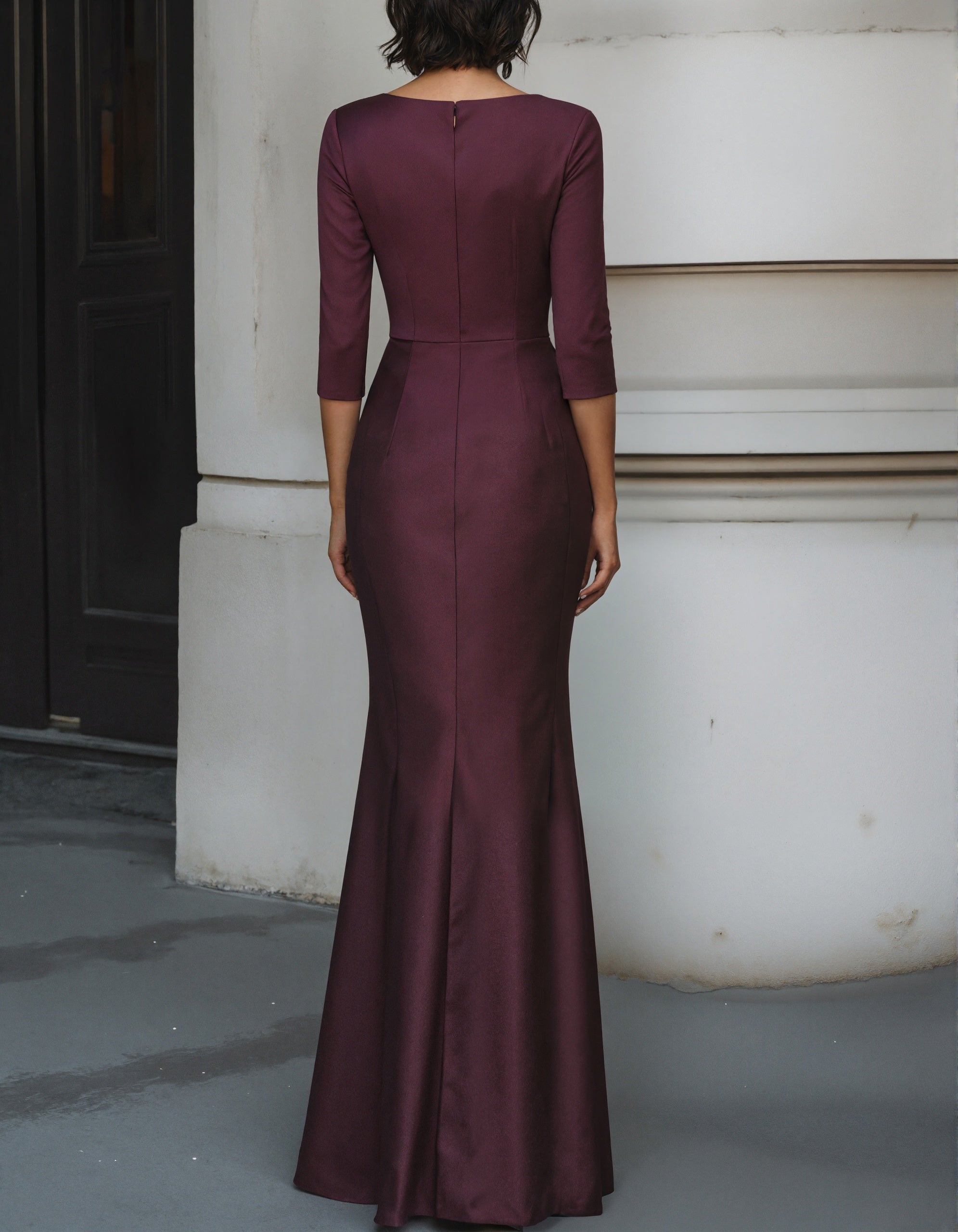 Vestido Maxi Borgonha de Cetim com Decote em V e Cauda de Peixe