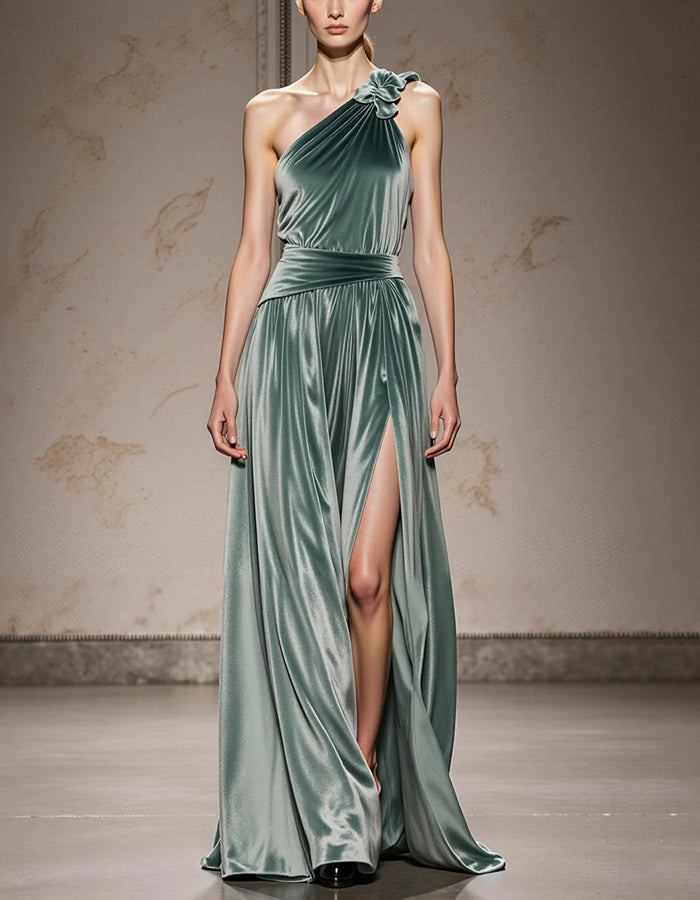 Vestido maxi de terciopelo verde menta con un hombro y abertura