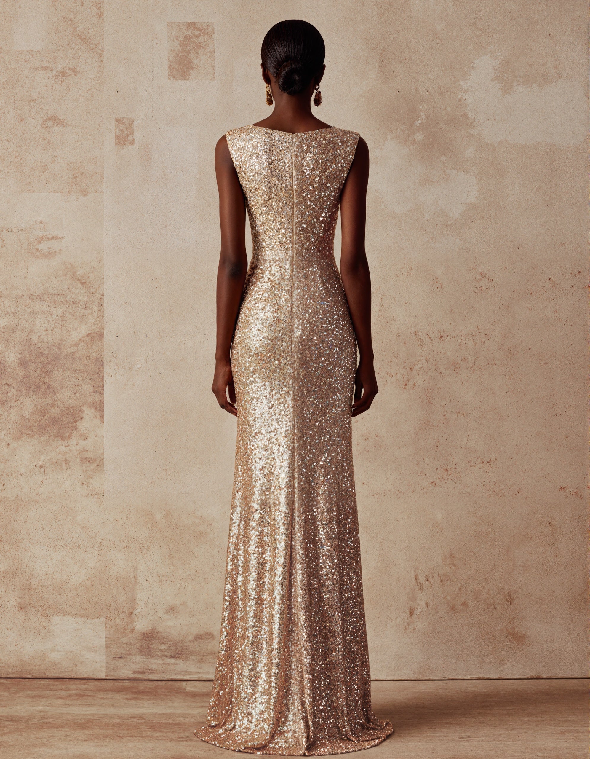 Goldfarbenes ärmelloses Maxikleid mit Pailletten