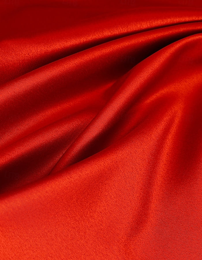 Maxikleid aus Satin in Uni mit kurzen Ärmeln und V-Ausschnitt  