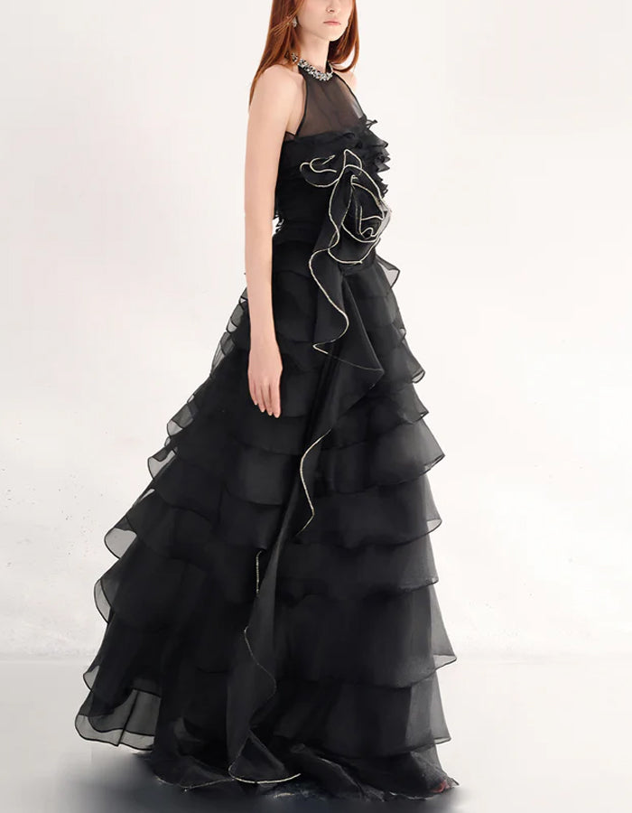 Robe maxi noire en organza à volants et couches, coupe trapèze