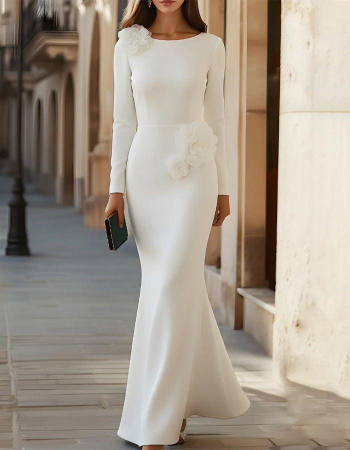 Abito lungo bianco con maniche lunghe e fiori 3D