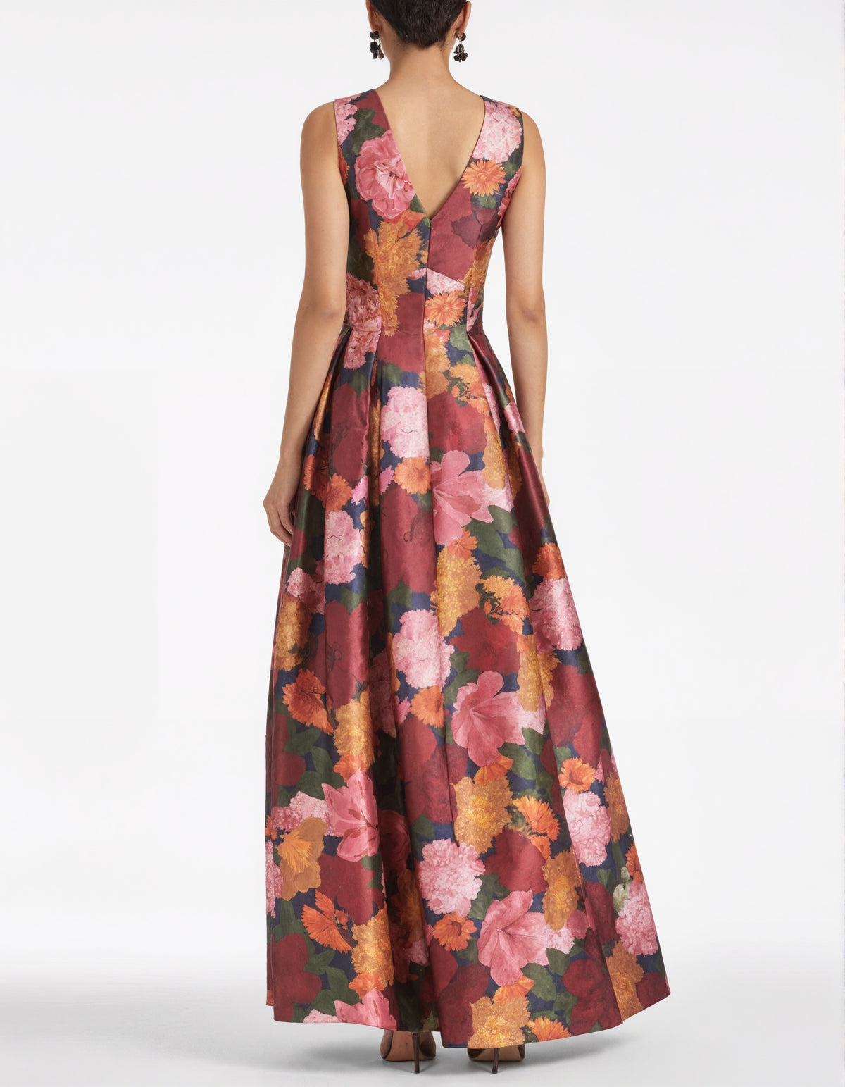 Rochie maxi fără mâneci cu imprimeu floral și decolteu adânc în V