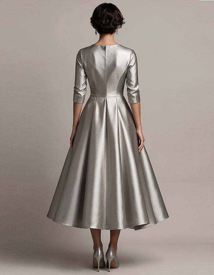 Vestido midi prateado de cetim com decote em V