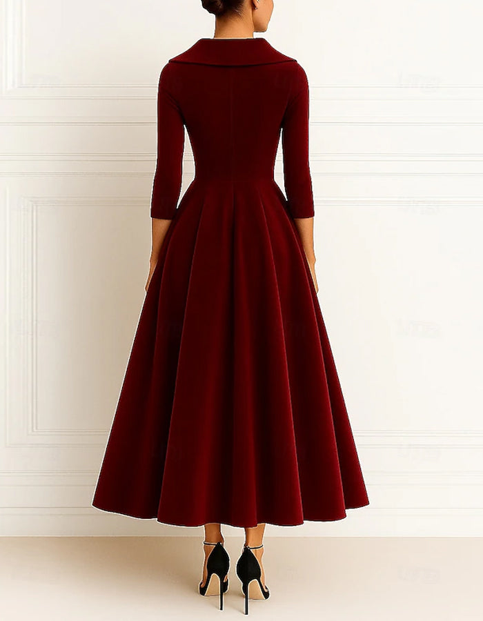 Robe longue rouge en velours plissée à manches longues et coupe trapèze