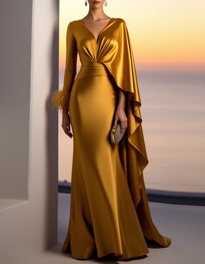 Vestido maxi dorado de satén con capa, escote en V y mangas largas