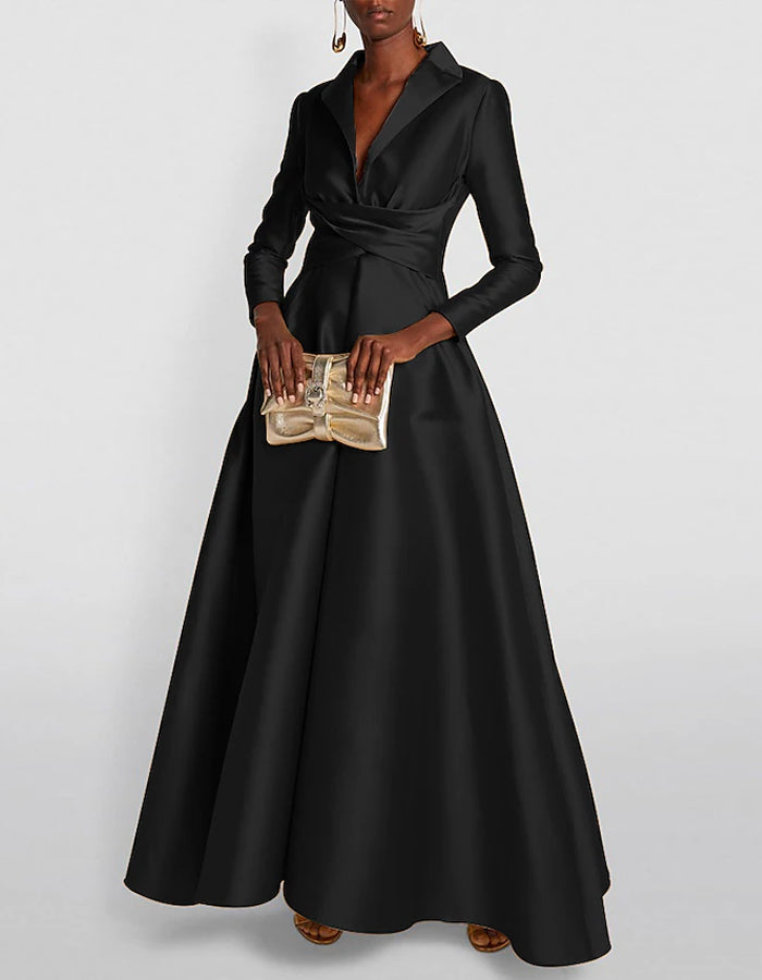 Robe longue unie à manches longues avec plissés en satin sur le col
