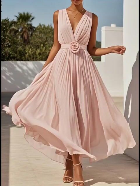 Robe longue romantique en chiffon plissé avec taille fleurie