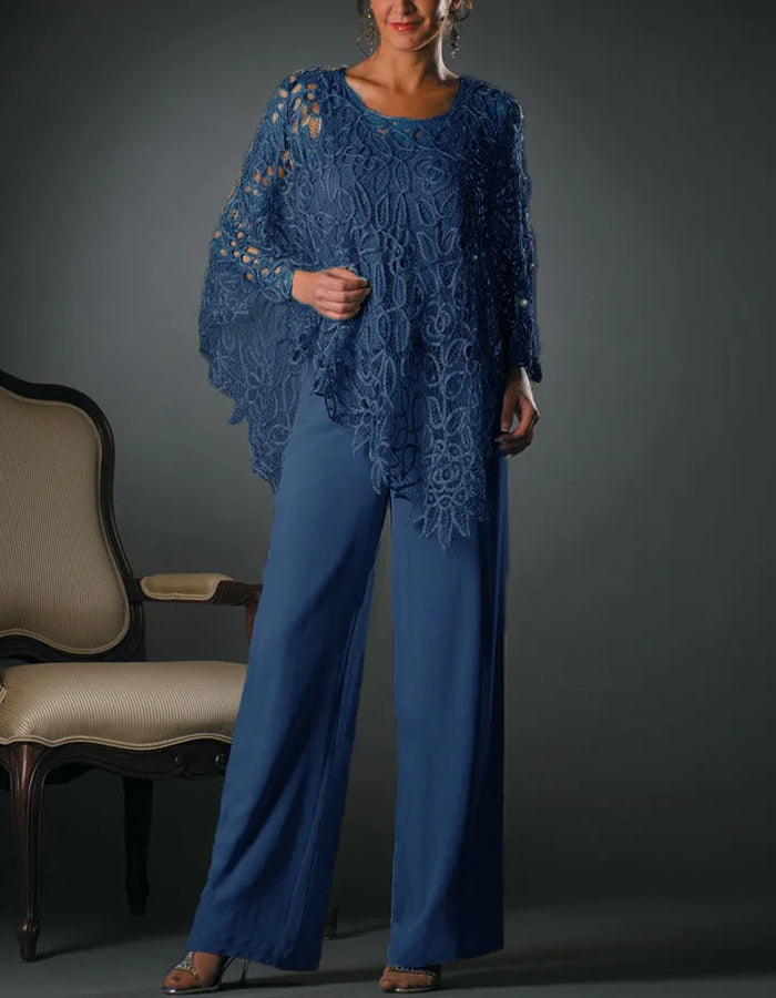 Elegante top poncho de encaje con pantalones fluidos de pierna ancha