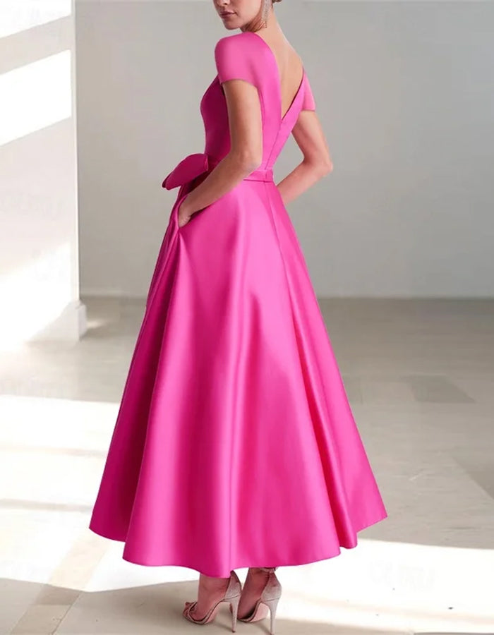 Robe midi unie à col en V et manches courtes avec grand nœud