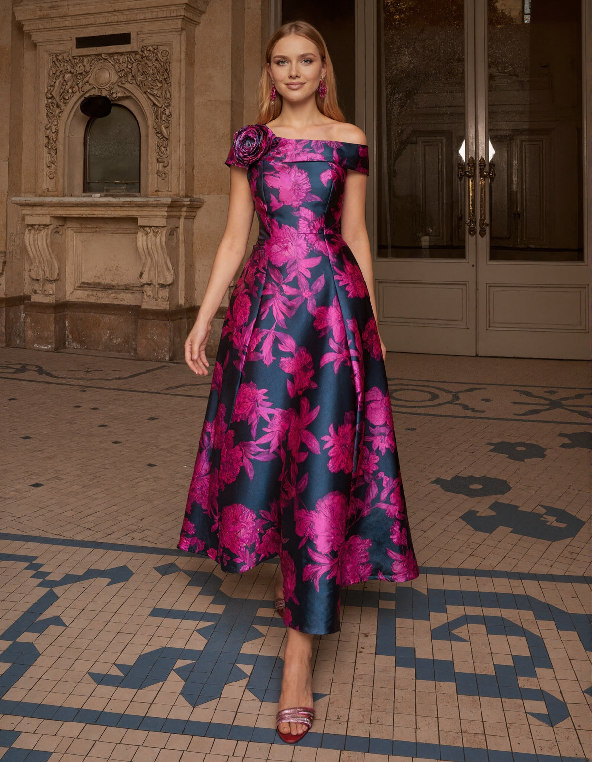 Robe midi de soirée de mariage en satin imprimé rouge rose  