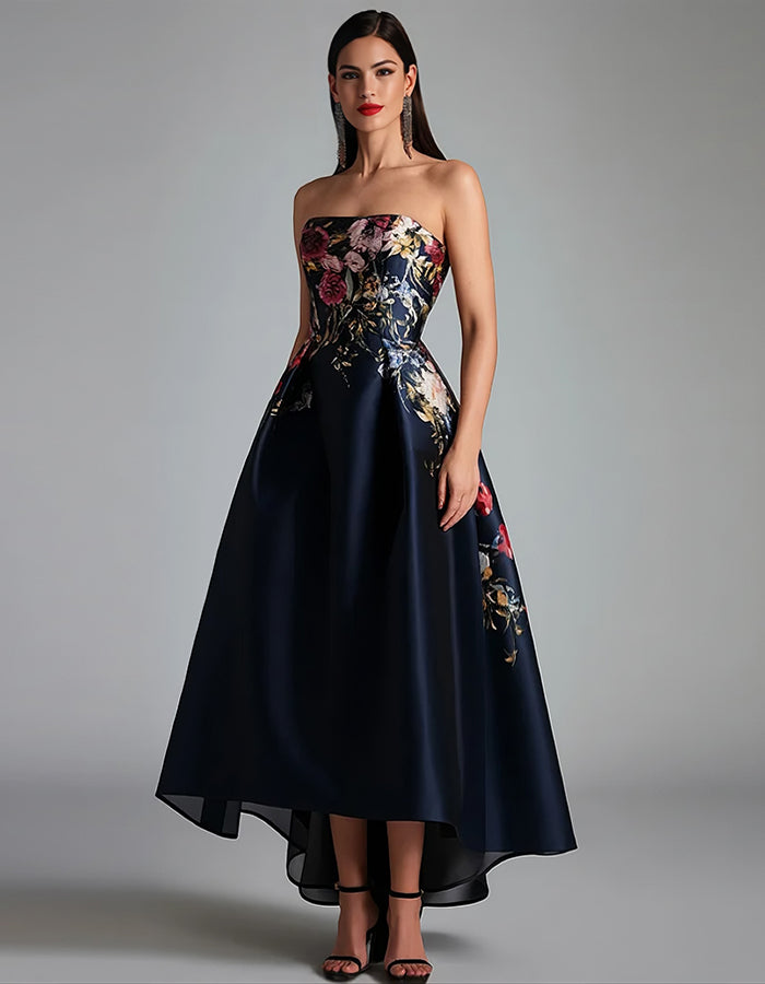 Robe élégante en satin bleu marine avec corsage floral bustier et ourlet haut-bas