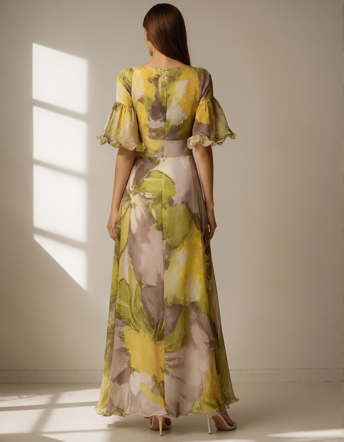 Maxikleid mit Blumenmuster und Rüschenärmeln