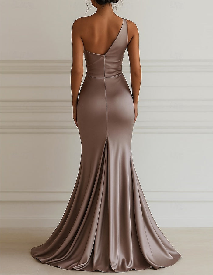 Robe maxi à une épaule en satin stretch plissé