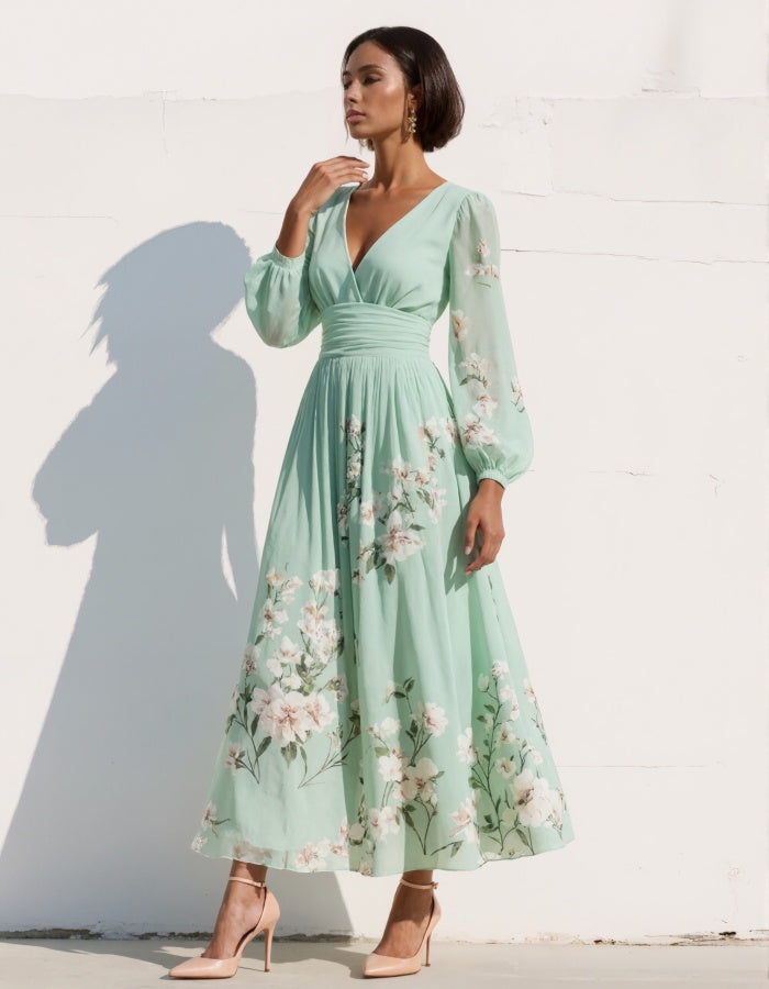 Gracefull mintgrön chiffong midiklänning med rynkad midja och blomsterbroderi