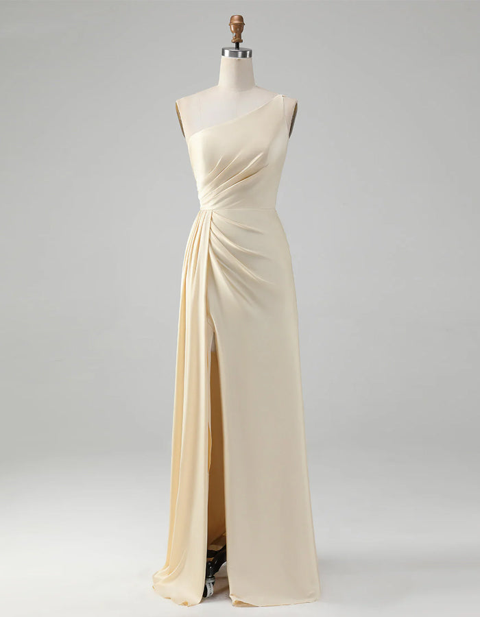 Hellgelbes Maxikleid mit einer Schulter und Schlitz